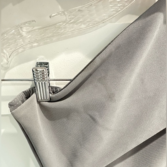 Grey One-Shoulder Dress with slit - Picture 4 of 6